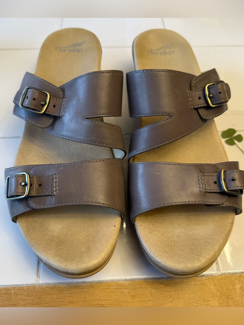 Dansko Leather Taupe
Adjustable Buckle Strappy Sandals size 41